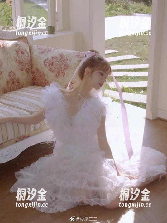 从今天开始，下载www.17，把你的八卦嘴巴升级！