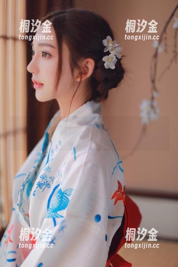 61吃瓜 想当瓜田里的高手?赶紧下载61吃瓜,种瓜养瓜两不误!