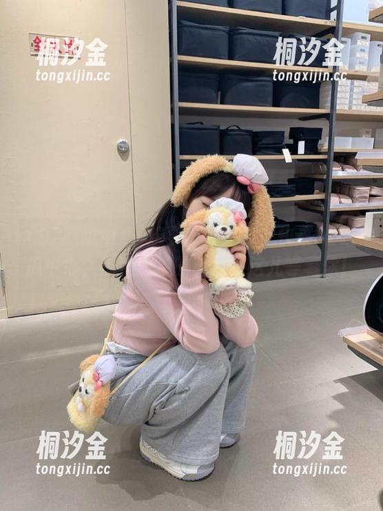 92吃瓜中心 想要在线捞瓜?快来92吃瓜中心,瓜香四溢的入口在这儿等着你!