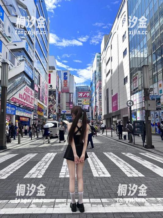 hlw 听说“hlw”网站最近新爆料,转眼就梅开二度了,不洗洗耳朵都对不起自己!