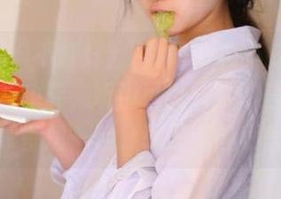 “冲哥黑料不打烊”网站上线新功能，听说可以匿名留言，难道大家都想一起分享黑暗的秘密？