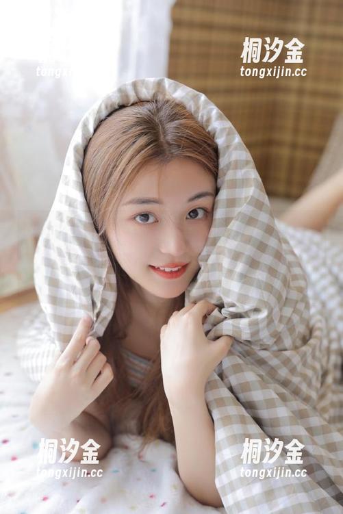 第一黑料 让我们直达“第一黑料”,看这出连环剧,吃着瓜,还得看哪朵花要谢?