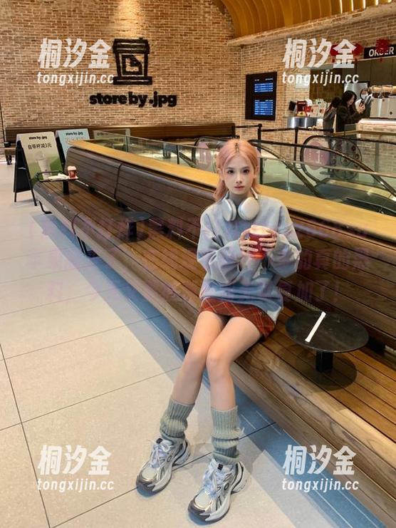 黑料不打烊 黑料不打烊tttzzz668su苹果版来了,在线观看那种不多的真的黑料,今天又要被刺激到无以复加了!