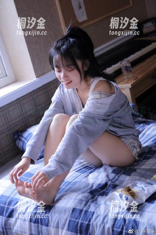 黑料吃瓜网 当黑料遇上导航:黑料吃瓜网APP教你如何吃瓜不翻车!