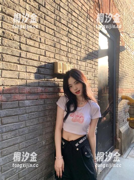 黑料社区 关于黑料社区的官网入口,听说有条‘线路’能通往奇妙八卦世界?